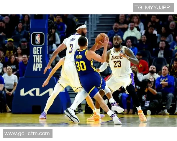 篮球战术：深圳篮球队的包夹体系_1